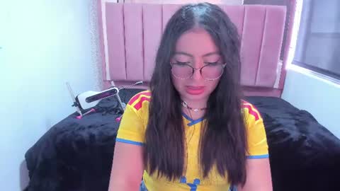 Snapshot of miawils_ chatting on July 3, 2026, 8:04 pm M I A W I L S online show from July 3, 2026, 8:04 pm