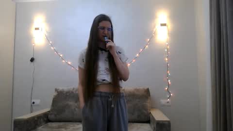 La online show from October 1, 2025, 12:22 pm
