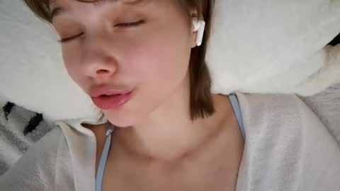 Luna online show from October 19, 2025, 3:23 pm