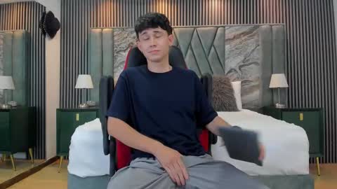 Michael online show from October 15, 2025, 8:31 pm