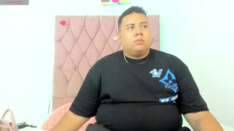 Snapshot of michael_and_sharon chatting on October 22, 2025, 4:02 am Micky and Sharon online show from October 22, 2025, 4:02 am