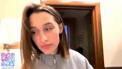 Snapshot of michael_pors chatting on October 23, 2025, 2:27 pm Emily online show from October 23, 2025, 2:27 pm