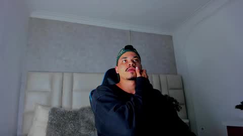 Michael online show from October 5, 2025, 3:27 am