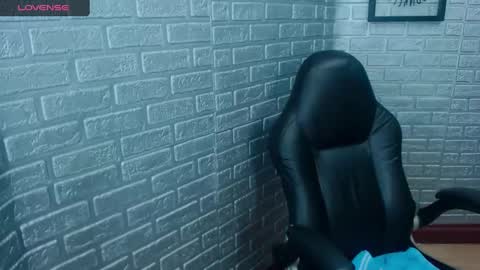 Snapshot of michael_twuis chatting on October 6, 2025, 6:38 pm I AM MICHAEL online show from October 6, 2025, 6:38 pm