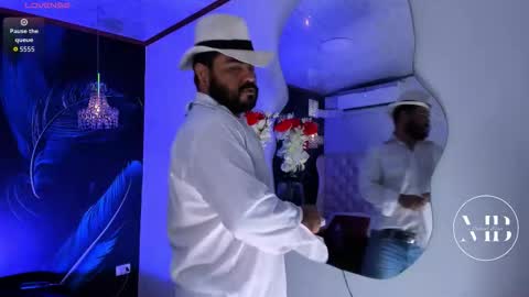 Michael online show from November 8, 2025, 1:22 pm