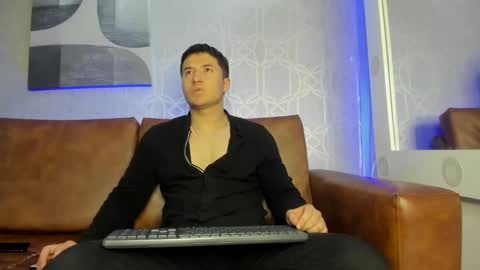MichaelConnor  online show from February 3, 2025, 11:42 am
