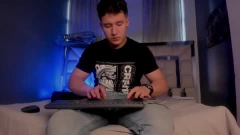 MichaelConnor  online show from March 11, 2025, 12:17 pm