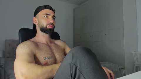 Snapshot of michaelevansx chatting on February 14, 2026, 1:46 am MichaelEvansx online show from February 14, 2026, 1:46 am