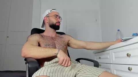 Snapshot of michaelevansx chatting on March 5, 2026, 11:01 pm MichaelEvansx online show from March 5, 2026, 11:01 pm