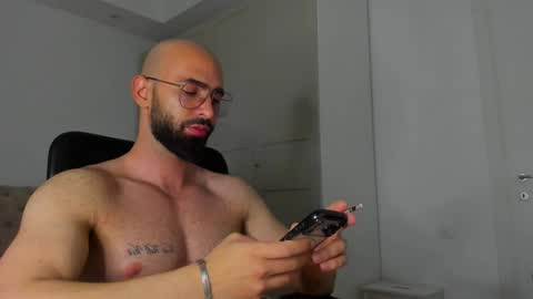 MichaelEvansx online show from April 30, 2026, 12:06 am