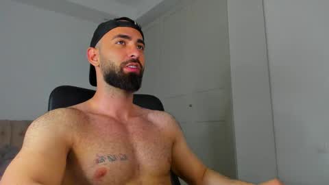 MichaelEvansx online show from May 7, 2026, 7:52 pm