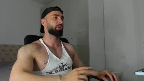 MichaelEvansx online show from May 8, 2026, 8:25 pm