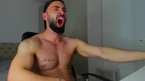 MichaelEvansx online show from May 10, 2026, 10:04 pm