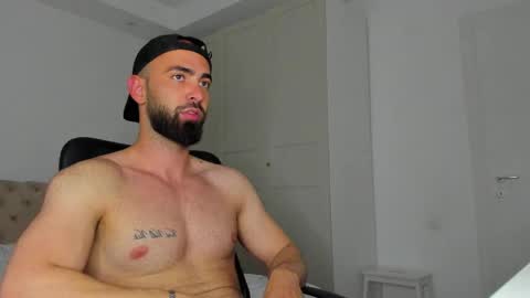 MichaelEvansx online show from May 17, 2026, 8:49 pm