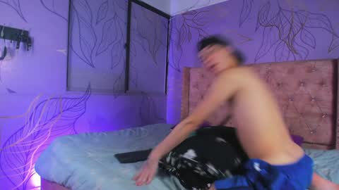 Snapshot of michaell_twink chatting on February 26, 2025, 1:32 am Michaell online show from February 26, 2025, 1:32 am