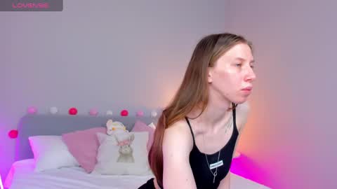 michele_mack online show from December 2, 2024, 3:47 am