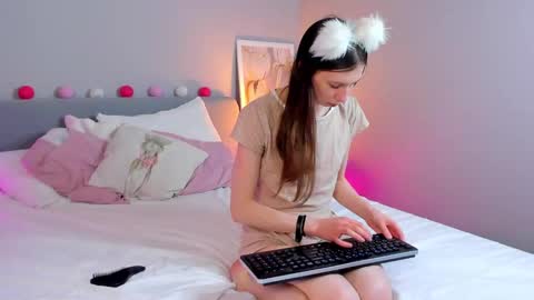 michele_mack online show from December 4, 2024, 9:18 am