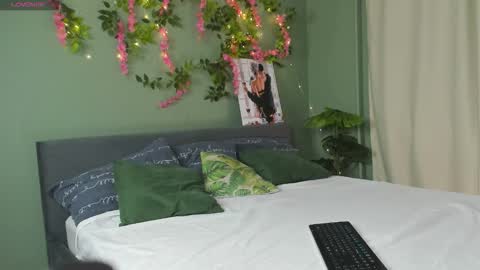 michele_mack online show from January 18, 2026, 2:26 am