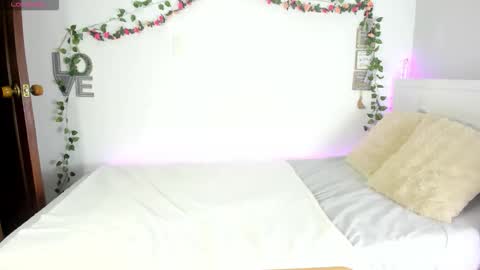 Snapshot of michell_anyeli chatting on October 16, 2025, 12:22 am Michell online show from October 16, 2025, 12:22 am