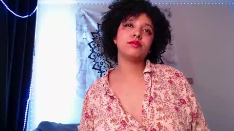 Snapshot of michell_bling chatting on December 15, 2024, 4:26 pm Michi online show from December 15, 2024, 4:26 pm