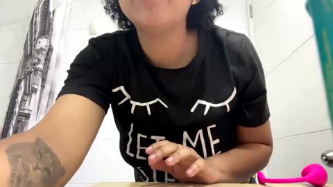 Snapshot of michell_bling chatting on December 21, 2024, 12:53 am Michi online show from December 21, 2024, 12:53 am