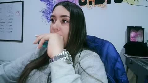 Snapshot of michell_h chatting on April 1, 2026, 6:36 am Nani online show from April 1, 2026, 6:36 am