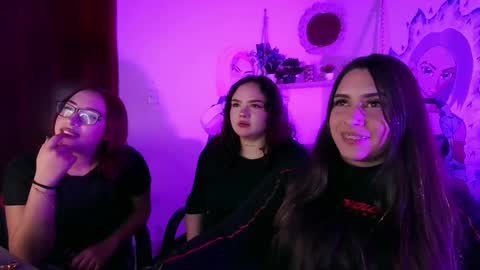 Snapshot of michell_h chatting on April 20, 2026, 4:15 am Nani online show from April 20, 2026, 4:15 am