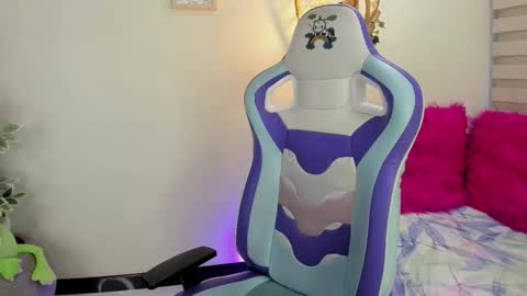 MICHELLE CHANG online show from November 27, 2025, 10:34 pm