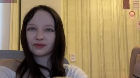 michelle_neely online show from December 3, 2025, 7:05 am