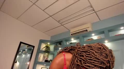 Snapshot of michellepose chatting on September 30, 2025, 12:21 pm michellepose online show from September 30, 2025, 12:21 pm