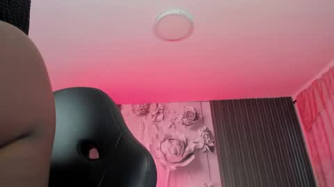 michellepreston_ online show from June 6, 2026, 11:59 am