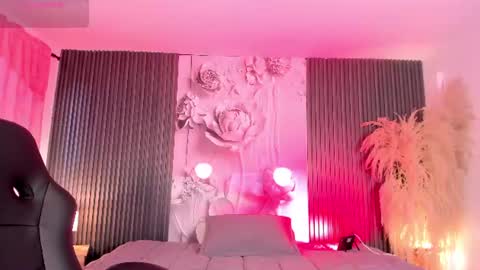 michellepreston_ online show from July 4, 2026, 11:49 am