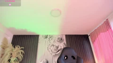 michellepreston_ online show from July 6, 2026, 3:03 pm