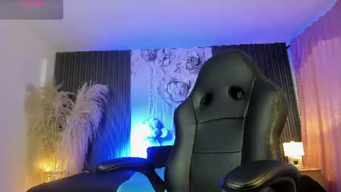 michellepreston_ online show from July 25, 2026, 12:03 pm