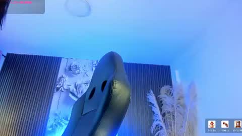 michellepreston_ online show from July 28, 2026, 12:01 pm