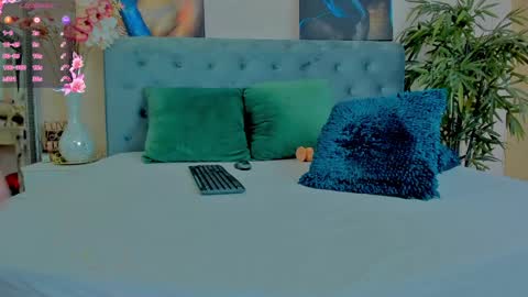michellereys online show from December 15, 2024, 11:42 pm