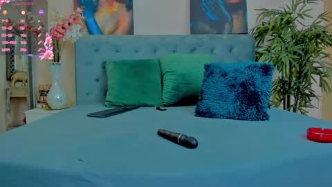 michellereys online show from December 18, 2024, 9:29 pm