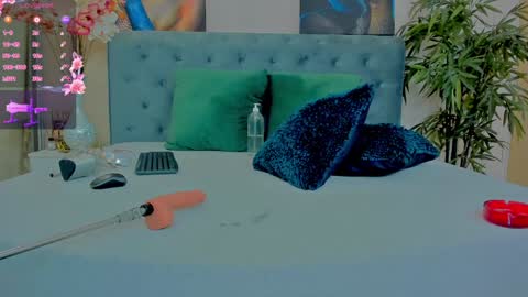 michellereys online show from December 19, 2024, 9:28 pm