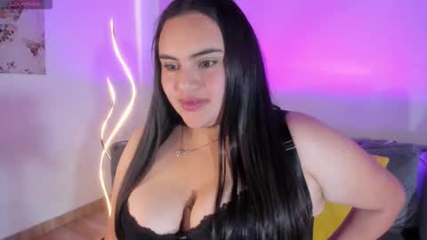 michie_fernandez online show from September 10, 2025, 3:56 pm