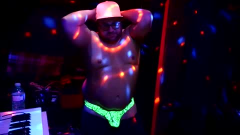 mickdollz online show from November 17, 2025, 10:21 am