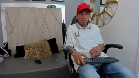 Snapshot of mickey_beasley chatting on September 21, 2025, 7:26 pm mickey online show from September 21, 2025, 7:26 pm