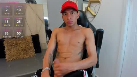 Snapshot of mickey_beasley chatting on September 27, 2025, 7:52 pm mickey online show from September 27, 2025, 7:52 pm