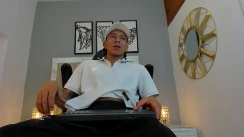 Snapshot of mickey_beasley chatting on October 12, 2025, 7:02 pm mickey online show from October 12, 2025, 7:02 pm