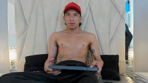 Snapshot of mickey_beasley chatting on October 22, 2025, 8:30 pm mickey online show from October 22, 2025, 8:30 pm