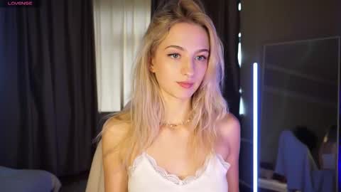 mickeydior online show from September 24, 2025, 12:19 pm