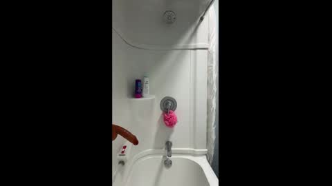 Snapshot of mickeyshyne69 chatting on February 20, 2025, 8:39 am Mickey online show from February 20, 2025, 8:39 am