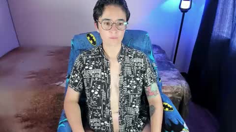 Blue online show from November 17, 2025, 3:29 pm