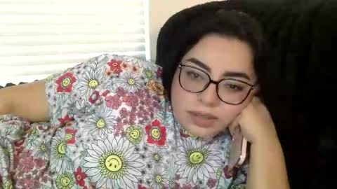 midnightbruja111 online show from December 4, 2025, 8:17 pm