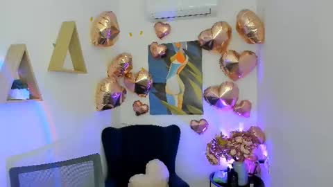 midnighteaura online show from February 5, 2026, 3:44 am