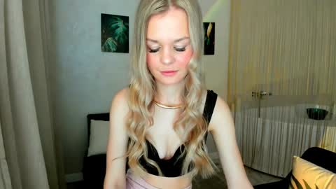 midnighteaura online show from April 25, 2026, 4:26 am